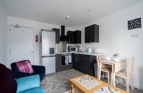 Central Aberdeen Apartment | 2 bed apartment minutes from beach