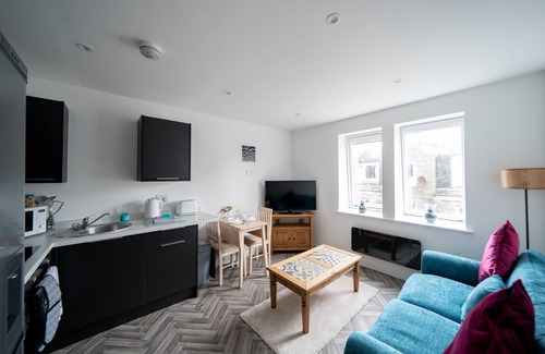 Central Aberdeen Apartment | 2 bed apartment minutes from beach