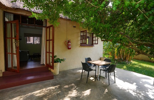 Victoria Falls Apartment | 2 bed apartment with pool - 2126