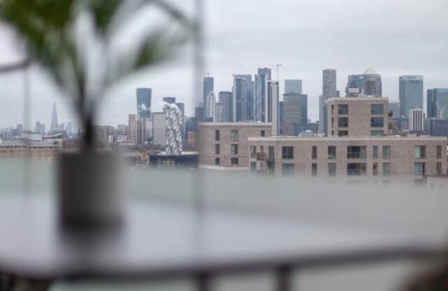 Peninsula Apartment | 2 Bed Balcony Flat in Greenwich