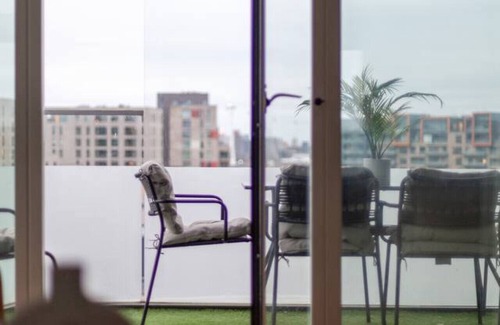 Peninsula Apartment | 2 Bed Balcony Flat in Greenwich