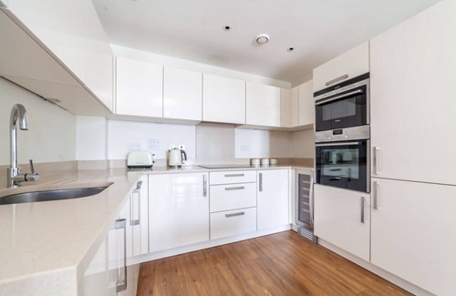 New Cross Apartment | 2 Bed Balcony Flat in Highbury