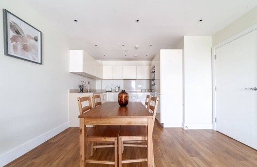 New Cross Apartment | 2 Bed Balcony Flat in Highbury