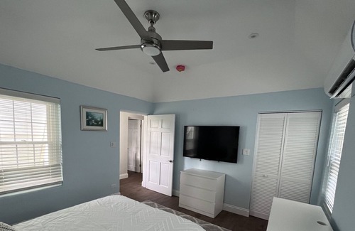 Pembroke House | 2 Bed/Bath Fairylands Cottage - 2 minutes from Hamilton!