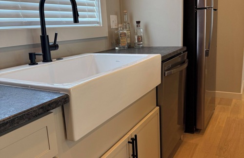 Easley House | 2 Bed - Bourbon Lovers Dream - Close to Clemson, Greenville, and Easley Silos