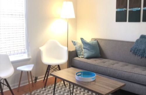 Ocean Park House | 2 bed Chic Santa Monica/Venice Beach. 8 min. walk to beach!