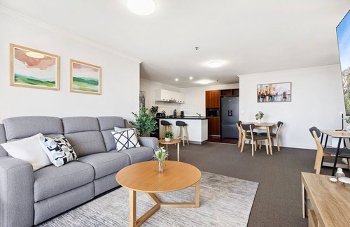 Brisbane Central Business District Apartment | 2-Bed City Abode with Swimming Pool, Gym & Views