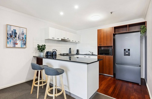 Brisbane Central Business District Apartment | 2-Bed City Abode with Swimming Pool, Gym & Views