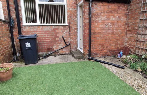 Darlington House | 2 Bed Darlington Townhouse, garden & free parking