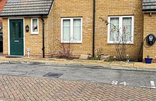 Langley Marish House | 2 Bed End Terrace M4 M25 Heathrow Windsor & London