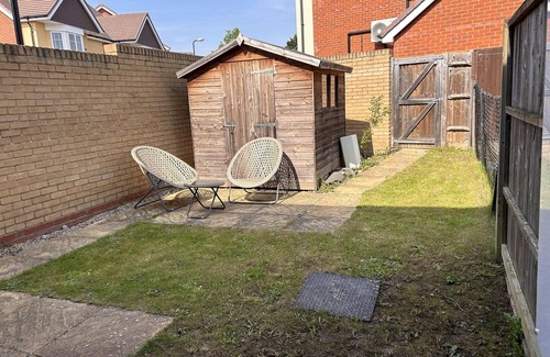 Langley Marish House | 2 Bed End Terrace M4 M25 Heathrow Windsor & London