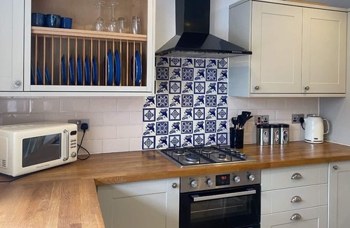 Easton House | 2-Bed Family Home with Sunny Garden