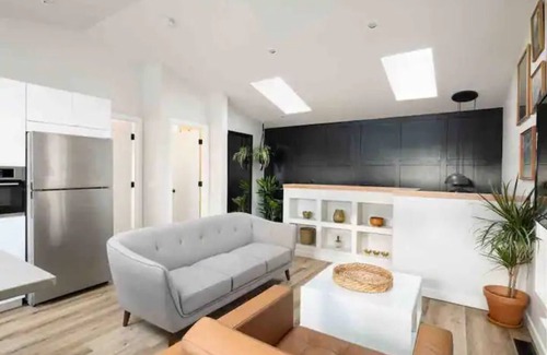 Inglewood House | 2 bed Fantastic Inglewood guesthouse w parking