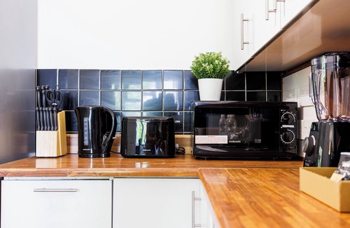 Addiscombe Apartment | 2 Bed Flat | Addiscombe Road | Sleeps 5 | Smart TV | WiFi | Netflix