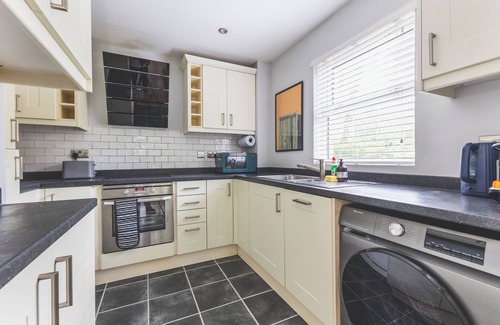 Southfield Apartment | 2-Bed Flat Free Parking Excellent Spot