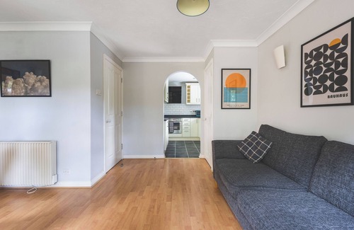 Southfield Apartment | 2-Bed Flat Free Parking Excellent Spot