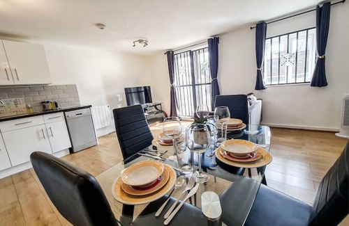 Glyndon Apartment | 2-bed Flat, free parking, near Tube and Excel