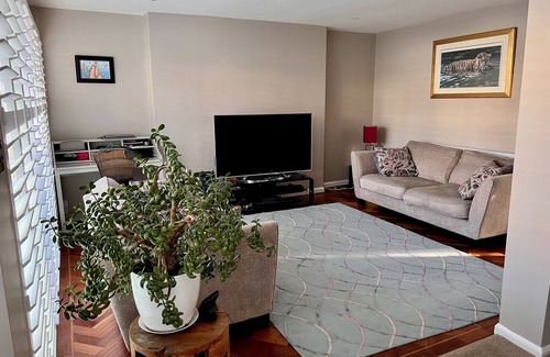 Rottingdean Apartment | 2-bed Flat: Serene Location, 5-min Walk to the Beach, Close to the South Downs!
