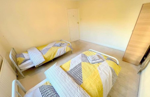 Wallington North Apartment | 2-bed Flat - Wallington - 6min walk to station
