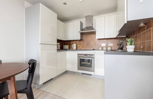 Wimbledon Park Apartment | 2 Bed Flat with Balcony in Wimbledon