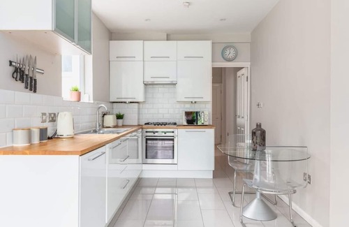 Acton Apartment | 2 Bed Garden Flat in Acton