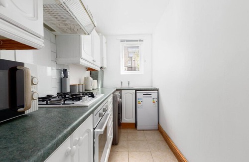 Oval Apartment | 2 Bed Garden Flat in Oval