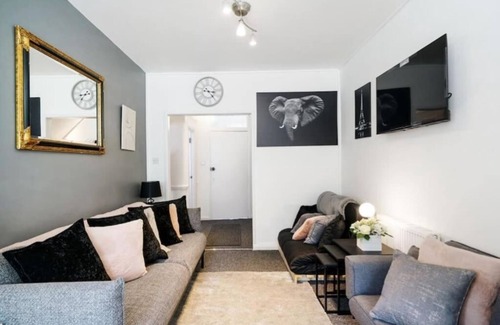 Lambeth Apartment | 2 Bed Garden Flat Sleeps 6 Close to Brixton