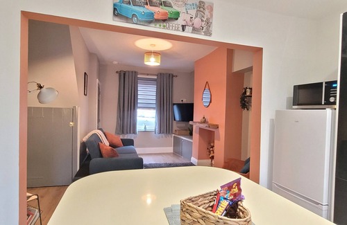 York House | 2 bed home close to York Racecourse with parking