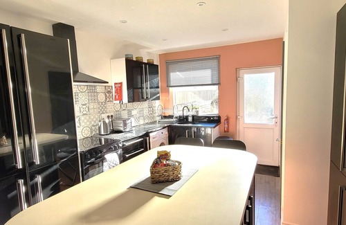 York House | 2 bed home close to York Racecourse with parking