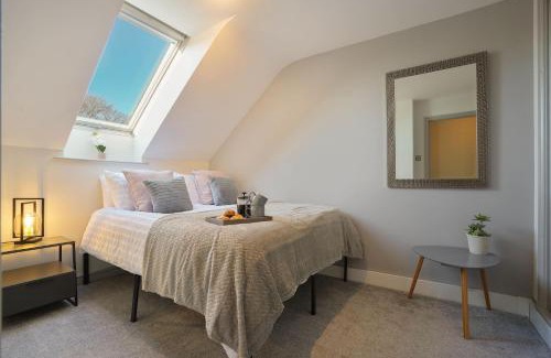 North Collingham House | 2-bed home with garden & drive, near Newark
