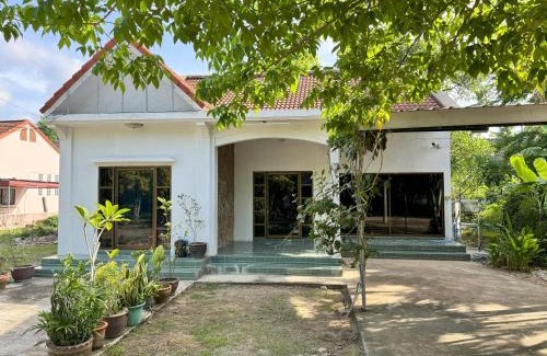 Thong Chai House | 2-bed house near beach w/aircon