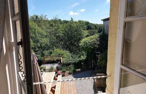 Confolens House | 2 Bed House with Mountain View, Garden and Bbq