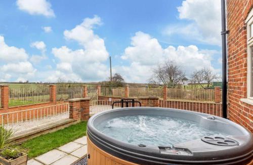 Kneesall House | 2 Bed in Caunton 91051