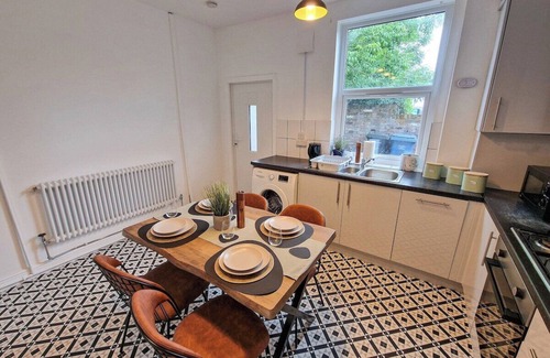 Eccles House | 2 Bed near City Centre by City SuperHost