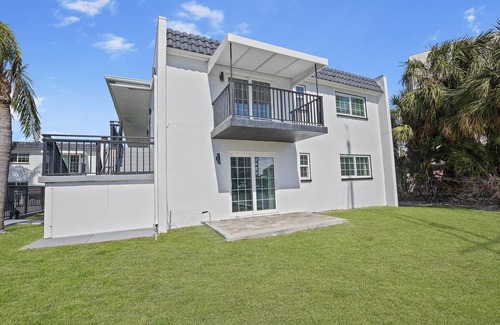 Island Estate Condo | 2 bed one bath/furnished, laundry on site carport pool boat docks in clearwater