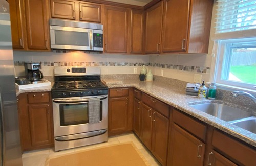 St. Charles House | 2 Bed plus remote work office. Walk to river trail.