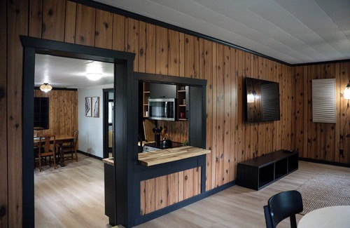 Tobermory Cabin | 2 Bed Renovated Waterfront Cottage | Kayak