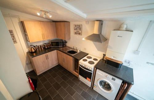 Haverfordwest House | 2 Bed Sleeps 4 Central Haverfordwest Town House