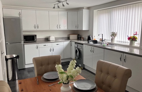 Southport Apartment | 2 Bed-Sleeps 4-Parking-Beachside-Golf Access