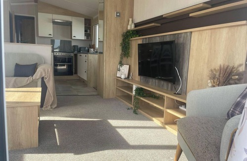 Coldingham Cabin | 2 Bed-Sleeps 6-Patio-Parking-Pet Friendly