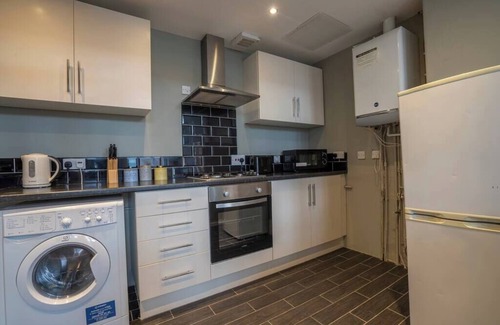 Wallsend Apartment | 2 Bed-Town Centre-Free Parking