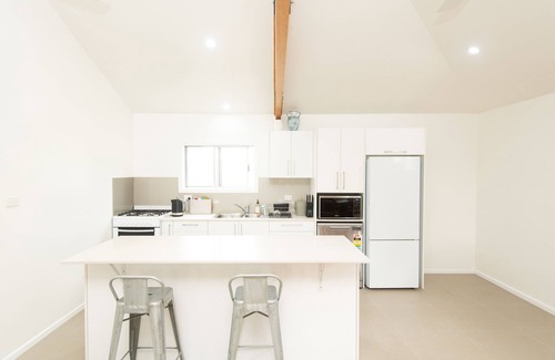 Norfolk Island Ski Chalet | 2 bedrm, 2 bathrm house w/patio includes car