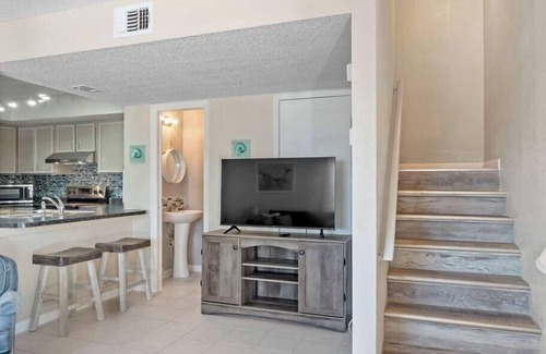 Fort Pierce Apartment | 2 bedroom-1.5 bath townhouse with fort pierce inlet view!