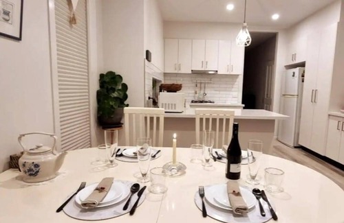 Heidelberg Heights House | 2 bedroom & 2 bathroom comfortable townhouse