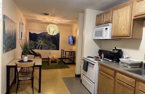 Downtown Pittsburgh Apartment | 2 Bedroom 2 Bath Downtown Sleeps Six Walkable