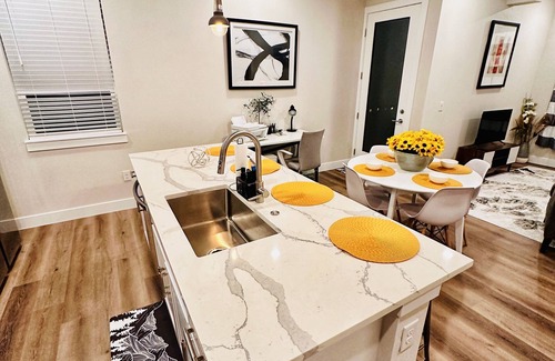 Villa Park Condo | 2-bedroom 2-bath Luxury condo, 2 Tram stops from Empower field, 3 to Downtown!