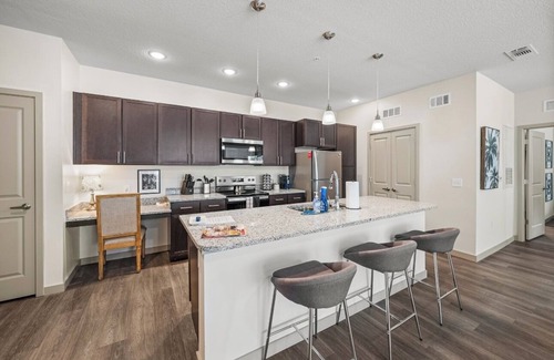 Winter Haven Apartment | 2-bedroom, 2-bath unit offers a family-friendly retreat just mins from LEGOLAND.