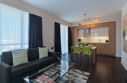 Toronto Entertainment District Apartment | 2 Bedroom/2 Bathroom Deluxe Suite