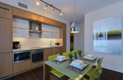 Toronto Entertainment District Apartment | 2 Bedroom/2 Bathroom Deluxe Suite