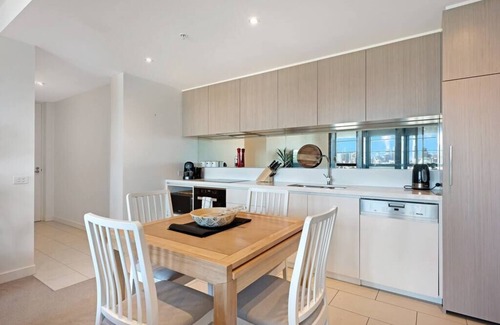 Cremorne Apartment | 2 Bedroom/2 Bathroom on Swan St!